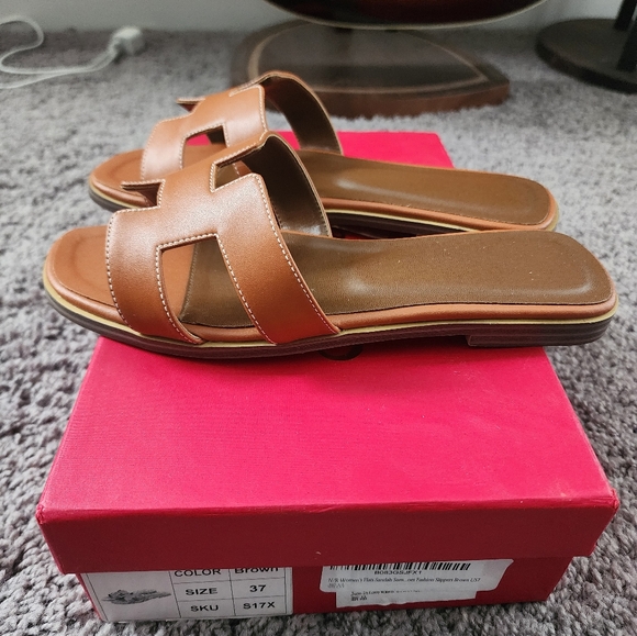 H Sandals - Picture 2 of 4